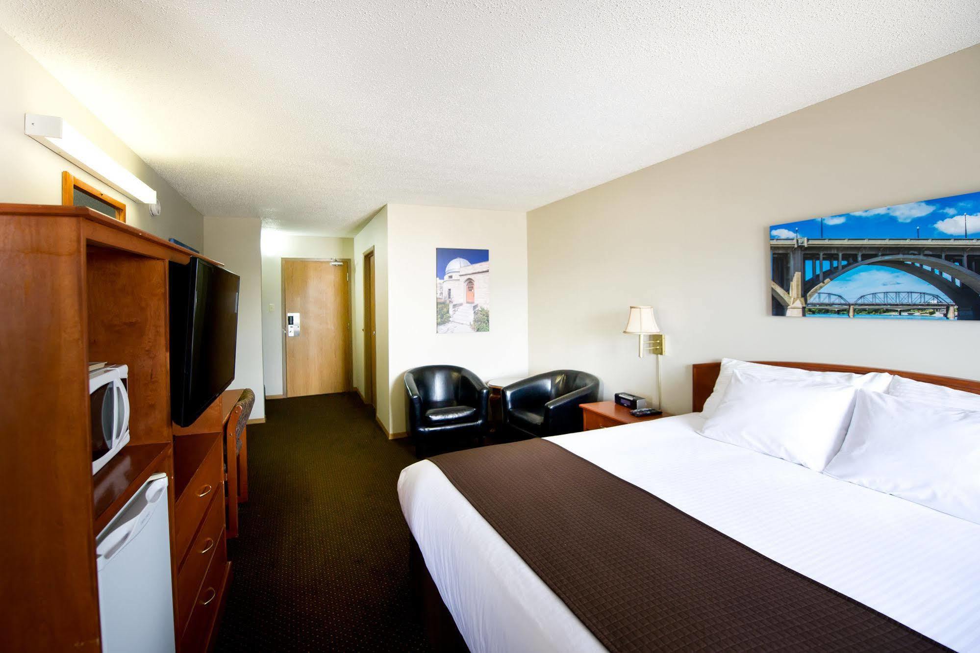 Riviera Motor Inn Саскатун Екстериор снимка