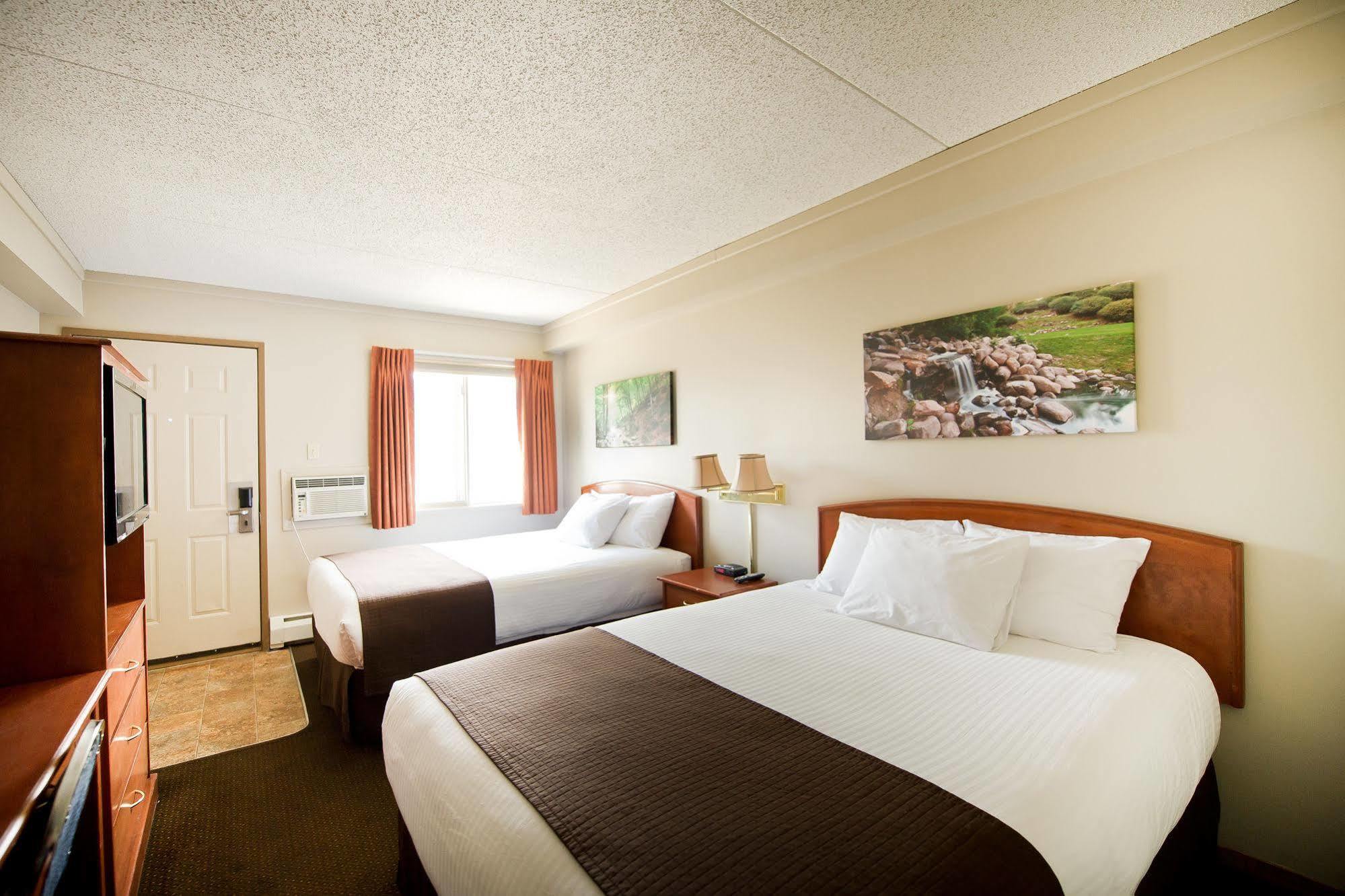 Riviera Motor Inn Саскатун Екстериор снимка